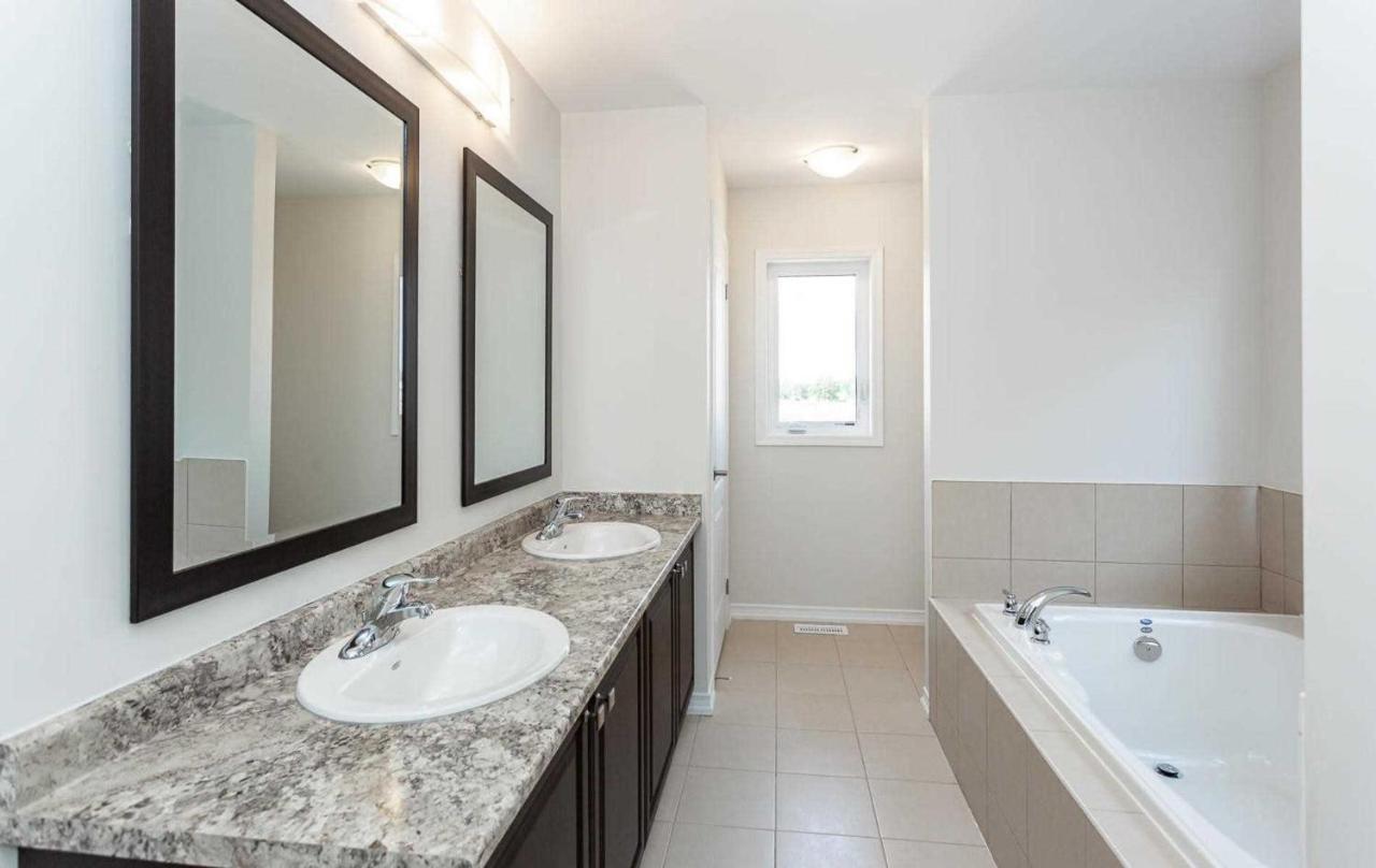 The Warm Welcome Suite Thorold Esterno foto
