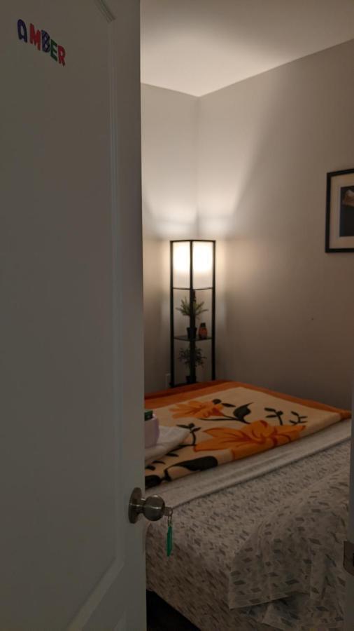 The Warm Welcome Suite Thorold Esterno foto